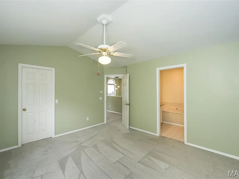 Property photos thumbnail 15